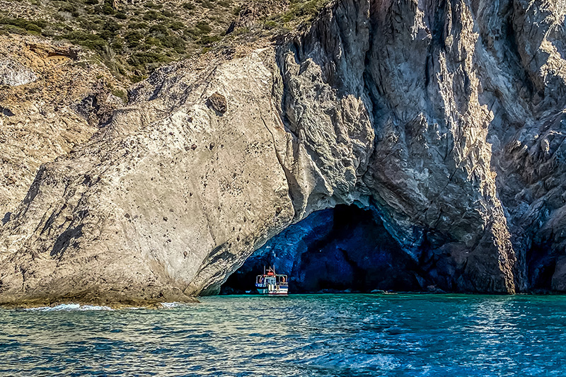 Epitafios rocks and caves