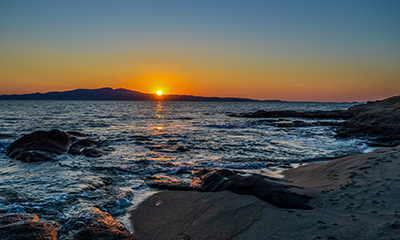 sunset boat cruise around naxos